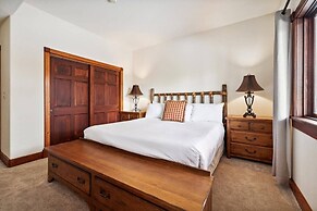 Pet-friendly 4 Bedroom Townhome in Frisco - Short Drive to Breck!