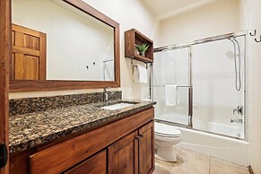 Pet-friendly 4 Bedroom Townhome in Frisco - Short Drive to Breck!