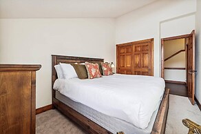 Pet-friendly 4 Bedroom Townhome in Frisco - Short Drive to Breck!