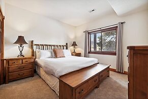 Pet-friendly 4 Bedroom Townhome in Frisco - Short Drive to Breck!