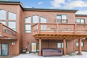Pet-friendly 4 Bedroom Townhome in Frisco - Short Drive to Breck!