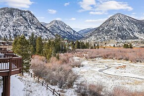 Pet-friendly 4 Bedroom Townhome in Frisco - Short Drive to Breck!