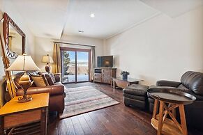 Pet-friendly 4 Bedroom Townhome in Frisco - Short Drive to Breck!