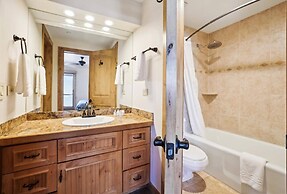 Ski-in/ski-out 2 Bedroom Condo at The Village at Breckenridge