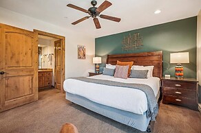 Ski-in/ski-out 2 Bedroom Condo at The Village at Breckenridge