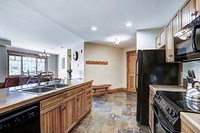 Ski-in Mountain Thunder Lodge 2 Bedroom Condo