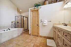 Spacious, Pet-friendly 4 Bedroom Vacation Rental in Breckenridge
