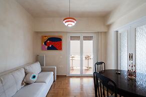 LIV - Artistic Rooftop Apartment in Pagrati