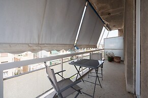 LIV - Artistic Rooftop Apartment in Pagrati