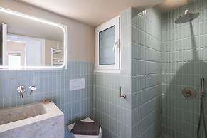 LIV - Artistic Rooftop Apartment in Pagrati