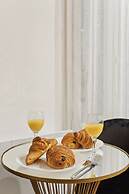 Studio Steps to Louvre & Palais Royal