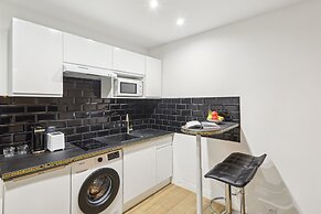 Studio Steps to Louvre & Palais Royal