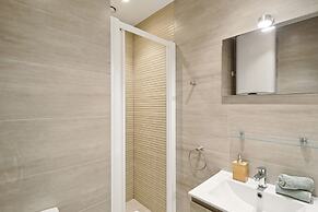 Studio Steps to Louvre & Palais Royal