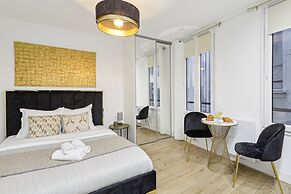 Studio Steps to Louvre & Palais Royal