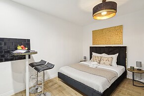 Studio Steps to Louvre & Palais Royal