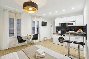 Studio Steps to Louvre & Palais Royal