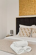 Studio Steps to Louvre & Palais Royal