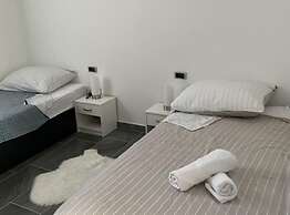 Apartments Stone House Murter