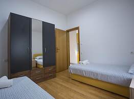 Apartments Stone House Murter