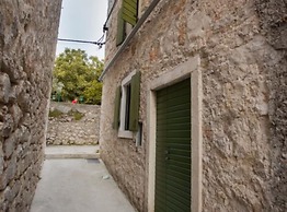 Apartments Stone House Murter