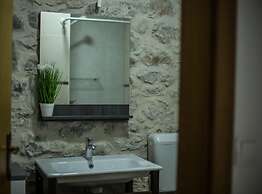 Apartments Stone House Murter