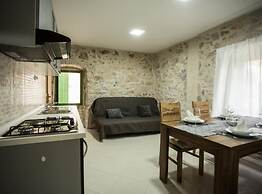 Apartments Stone House Murter