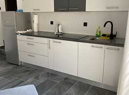 Apartments Stone House Murter