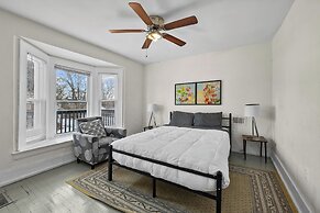 Comfortable 6-bedroom Retreat Minutes to Downtown