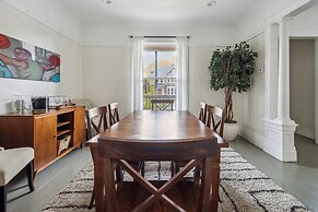 Comfortable 6-bedroom Retreat Minutes to Downtown