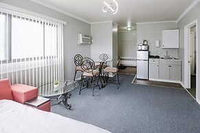 Charming Room w/ Private Bath & Wi-fi in Brownstown!