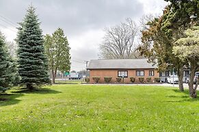 Charming Room w/ Private Bath & Wi-fi in Brownstown!