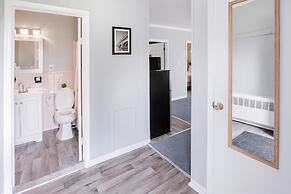 Charming Room w/ Private Bath & Wi-fi in Brownstown!