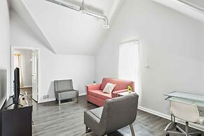 Cozy 2-bed Urban Retreat in Downtown Detroit, Private