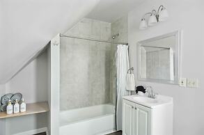 Cozy 2-bed Urban Retreat in Downtown Detroit, Private
