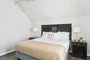 Cozy 2-bed Urban Retreat in Downtown Detroit, Private