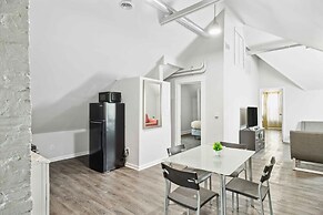 Cozy 2-bed Urban Retreat in Downtown Detroit, Private