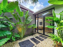 Silk Umalas by Nagisa Bali