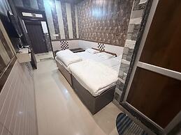 Hotel Aapno Shyam And Restaurant