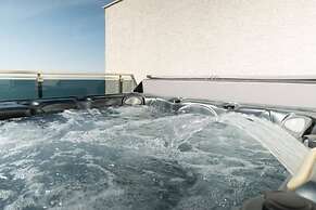 Exclusive Seafront Duplex With Jacuzzi