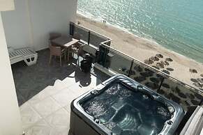 Exclusive Seafront Duplex With Jacuzzi