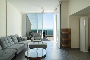 Exclusive Seafront Duplex With Jacuzzi