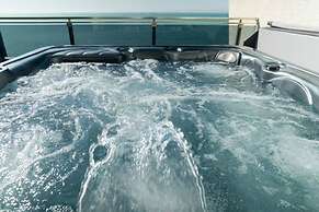 Exclusive Seafront Duplex With Jacuzzi