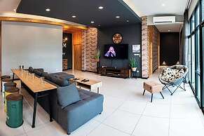 Penny - Farthing Pool Villa