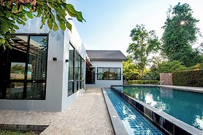 Penny - Farthing Pool Villa