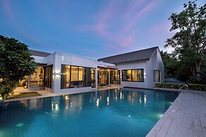 Penny - Farthing Pool Villa