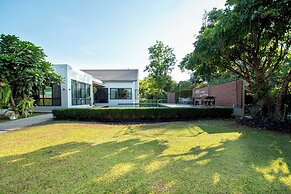Penny - Farthing Pool Villa