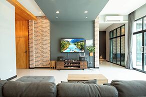 Penny - Farthing Pool Villa