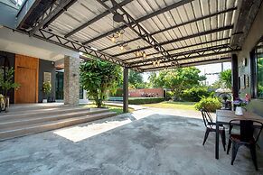 Penny - Farthing Pool Villa