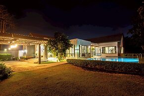 Penny - Farthing Pool Villa