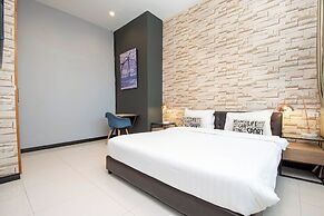 Penny - Farthing Pool Villa